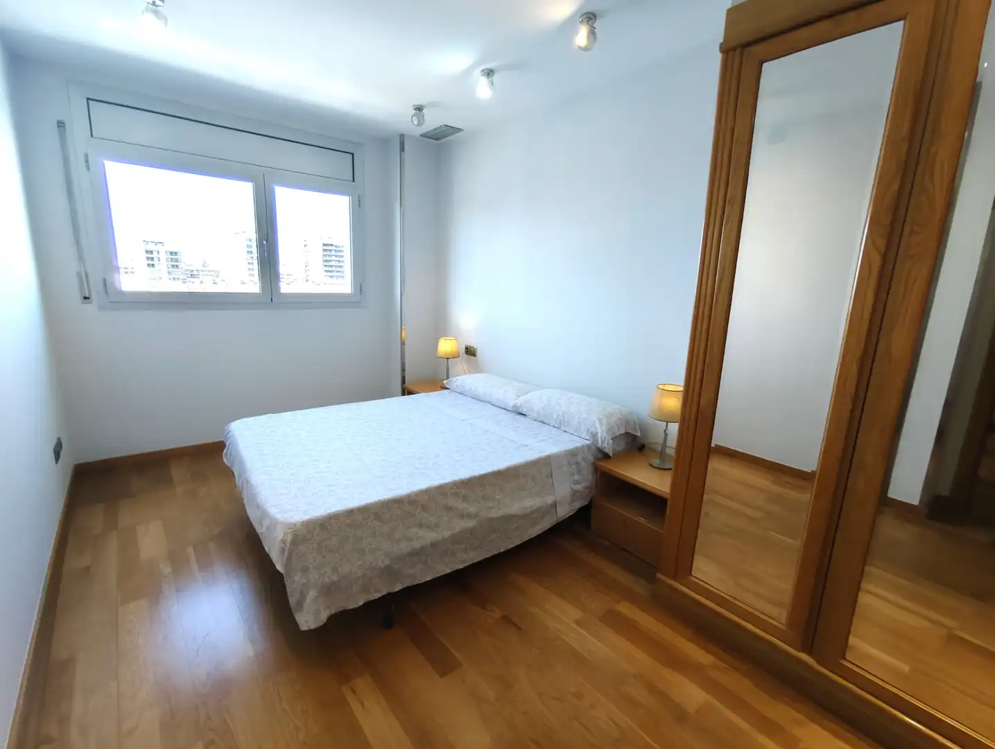 Dormitori de Àtic de lloguer en Badalona amb Aire condicionat, Calefacció i Parquet