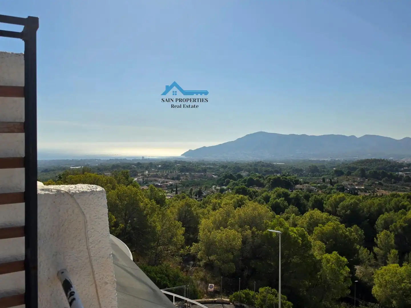 Vista exterior de Casa adosada en venda en Escandinavia - Cautivador