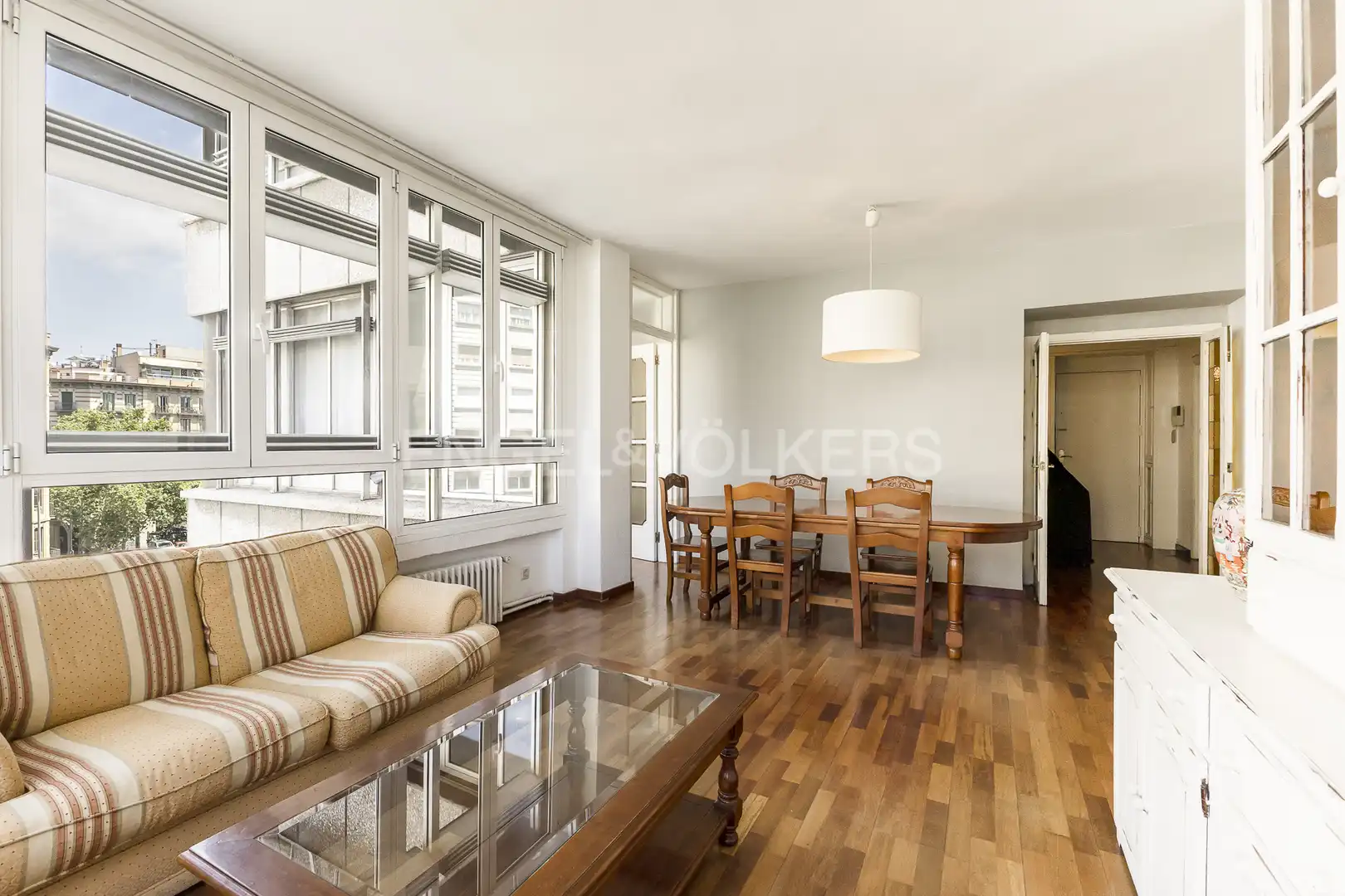 Vista exterior de Piso en venta en Barcelona con Calefacción y Parquet