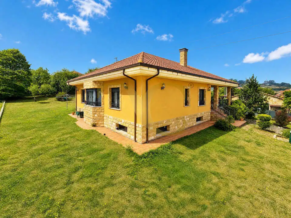 Exterior view of Houses for sale in Gijón   with Heating, Private garden and Terrace