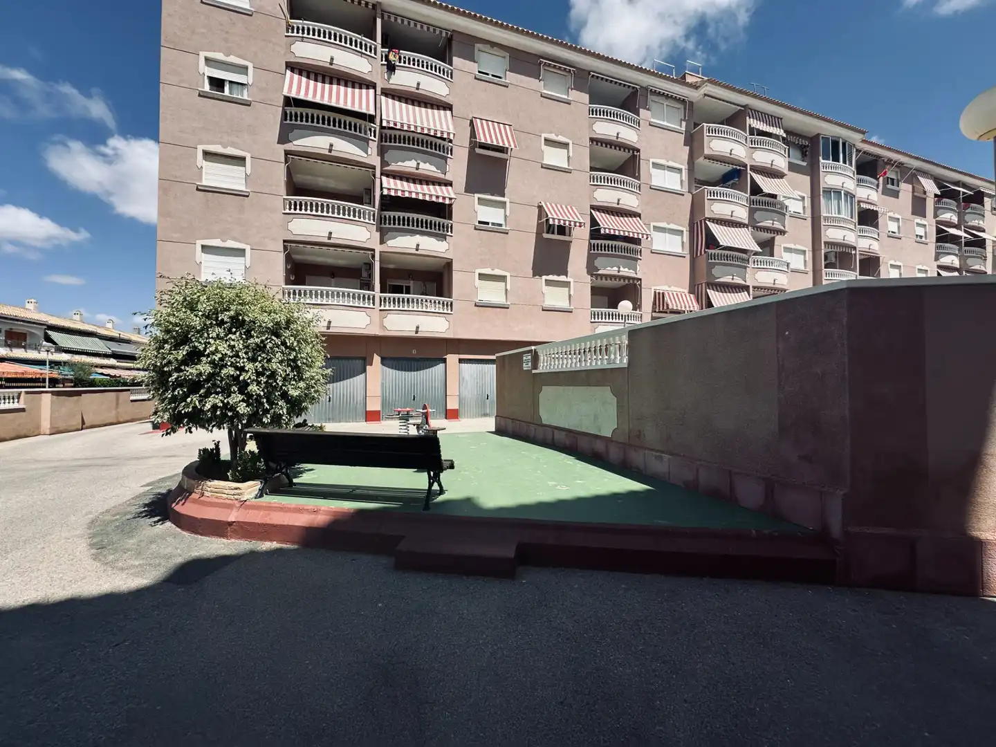 Parkplatz von Wohnung zur Miete in Santa Pola mit Klimaanlage, Terrasse und Möbliert