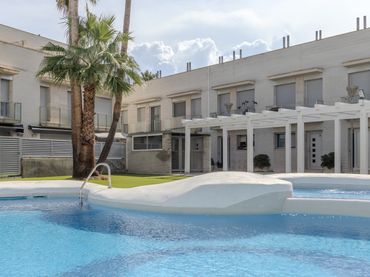 Maison mitoyenne avec piscine à vendre à Carrer Charlie Rivel