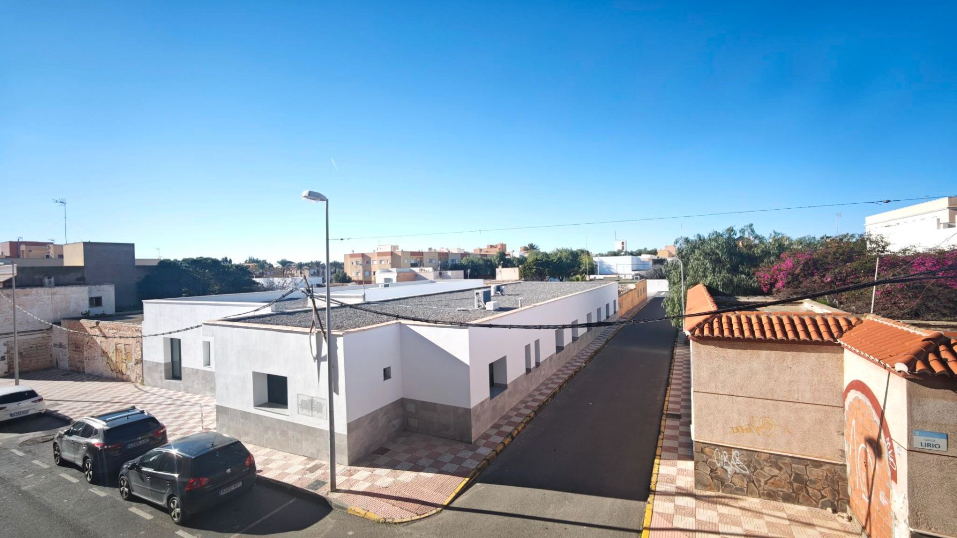 Exterior view of Single-family semi-detached for sale in Roquetas de Mar