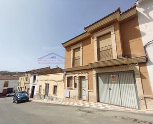 Vista exterior de Casa o xalet en venda en Fuerte del Rey amb Terrassa i Balcó