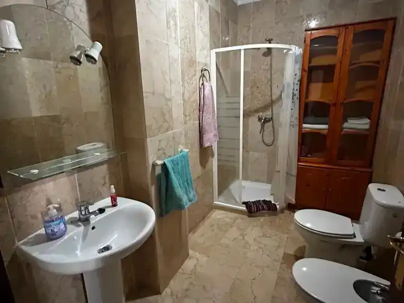 Bany de Pis en venda en Alozaina amb Moblat i Balcó