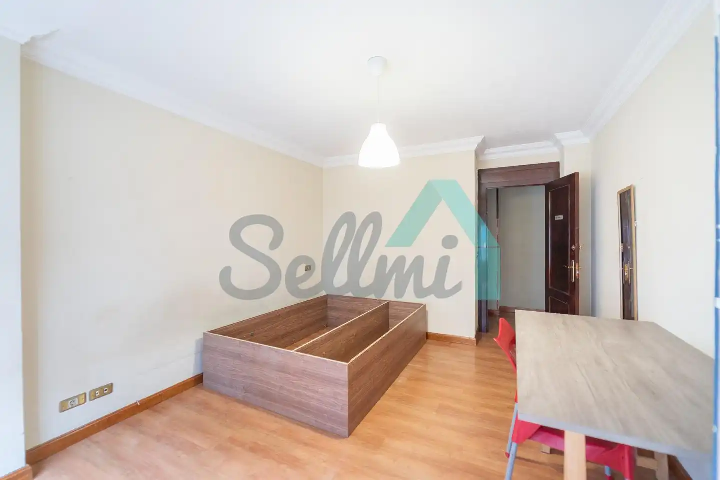 Habitación de Piso en venta en Oviedo  con Calefacción, Terraza y Trastero