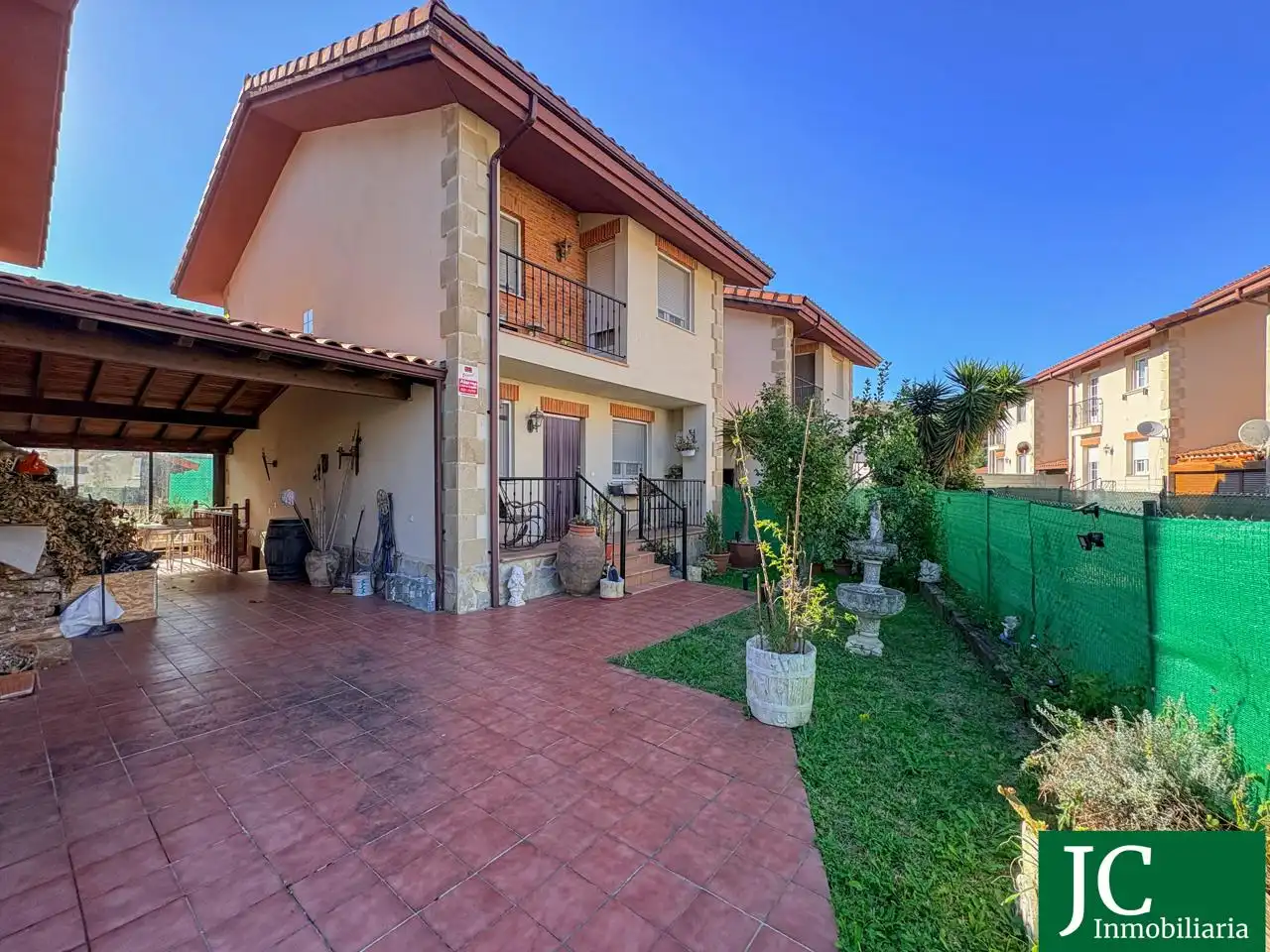 Maison jumelée avec terrasse à vendre à Voto