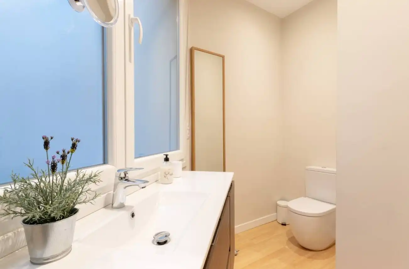 Baño de Apartamento de alquiler en Bilbao  con Aire acondicionado, Amueblado y Horno