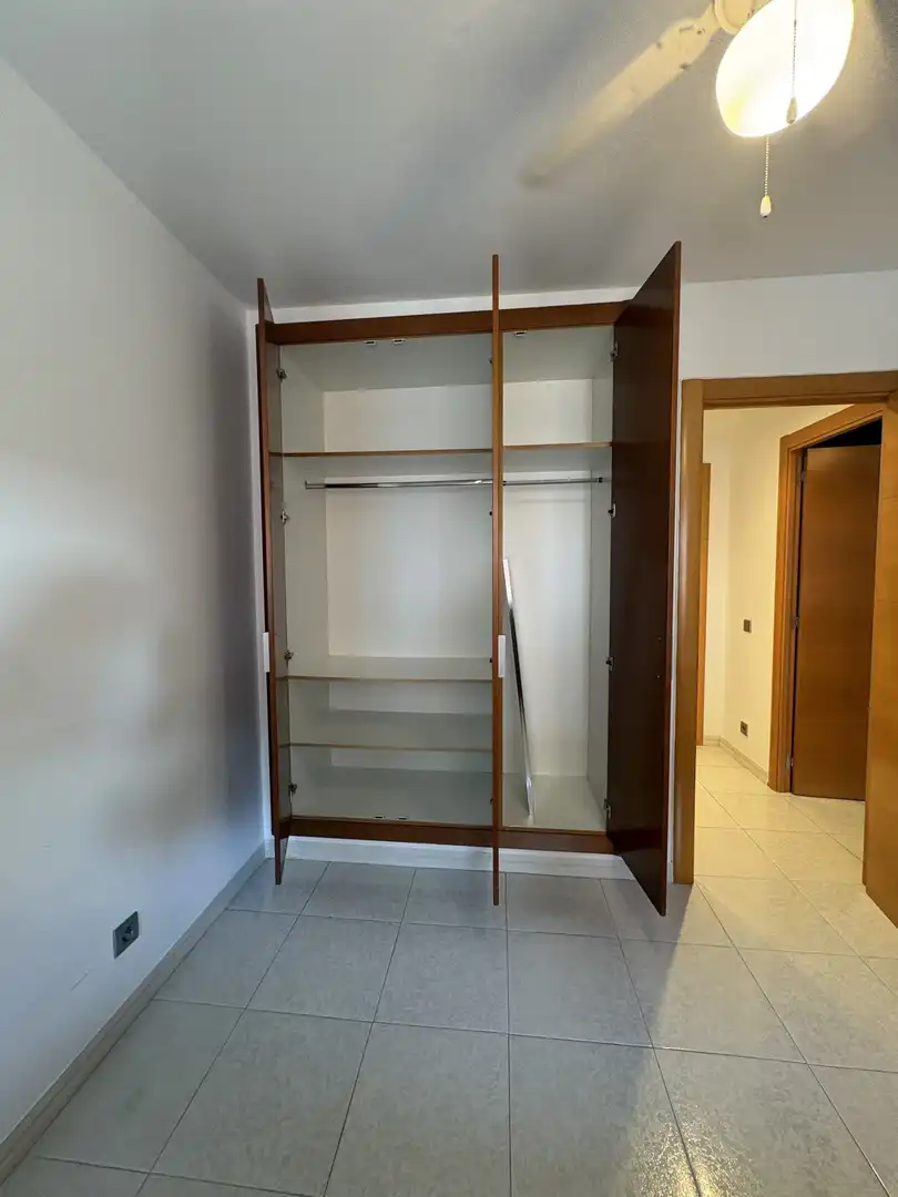 Schlafzimmer von Wohnung zur Miete in Girona mit Klimaanlage, Heizung und Möbliert
