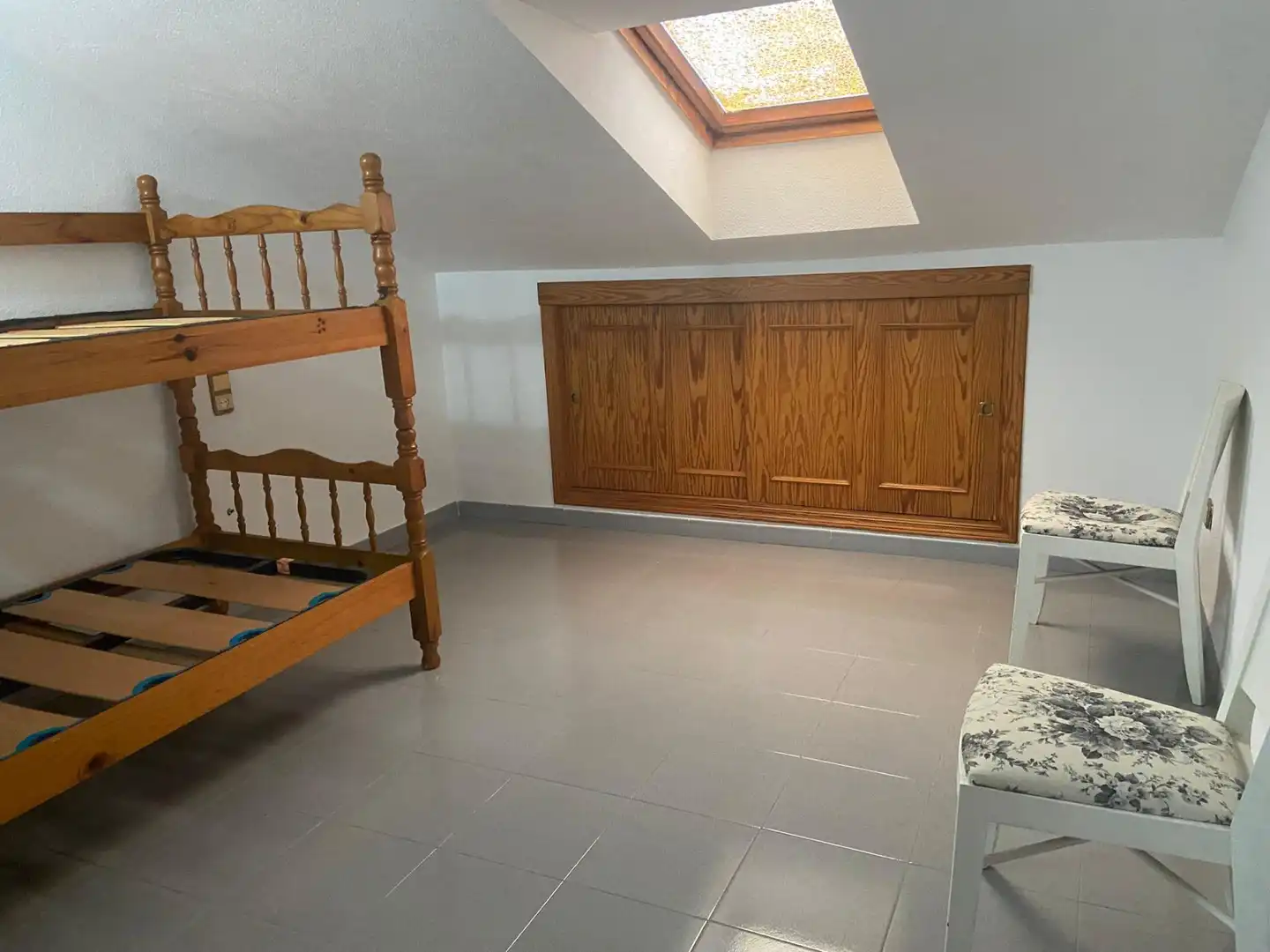 Maisonette zum Verkauf in Cullera mit Klimaanlage, Terrasse und Abstellraum