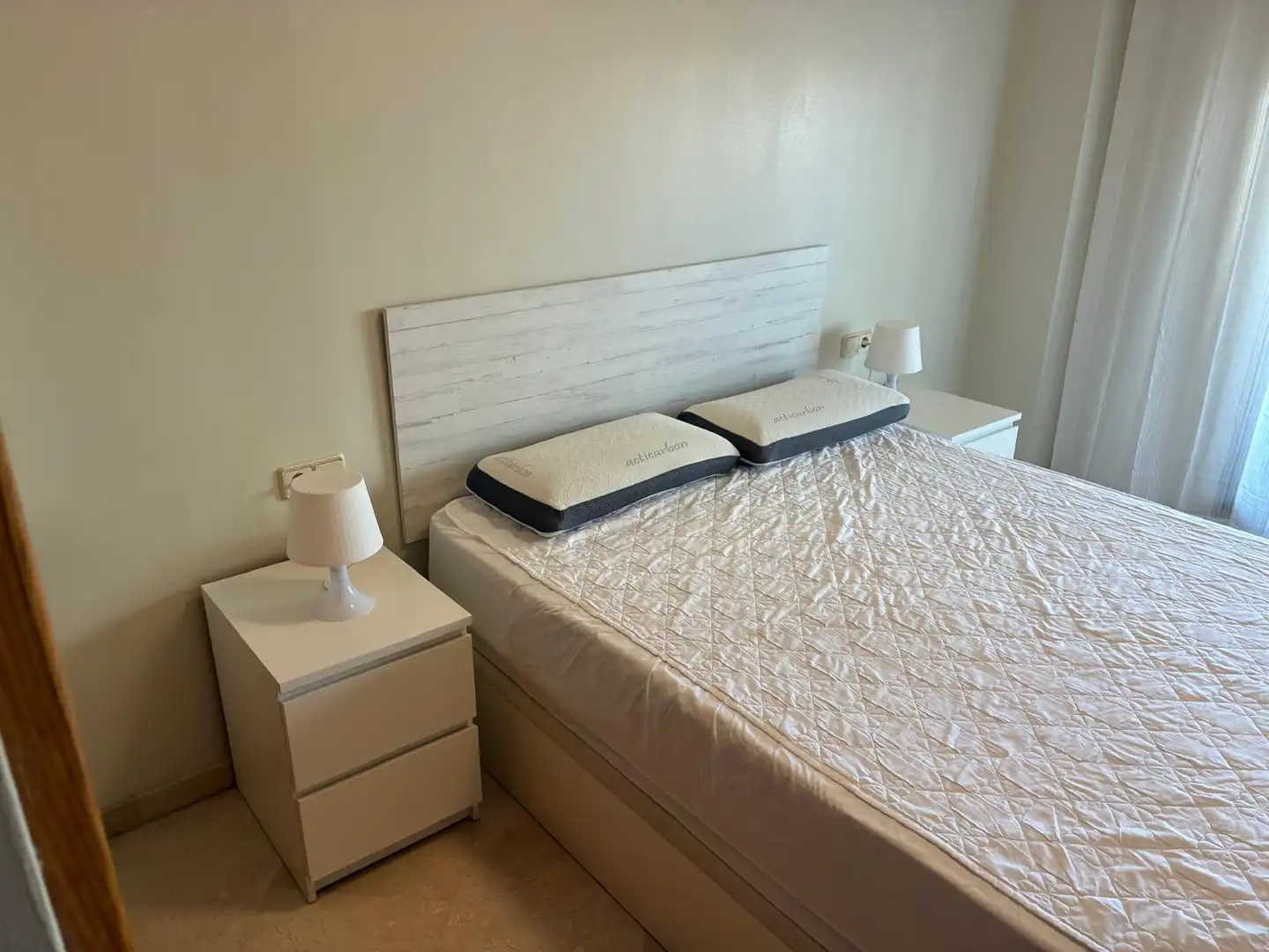 Dormitori de Apartament de lloguer en Valencia amb Aire condicionat, Calefacció i Terrassa
