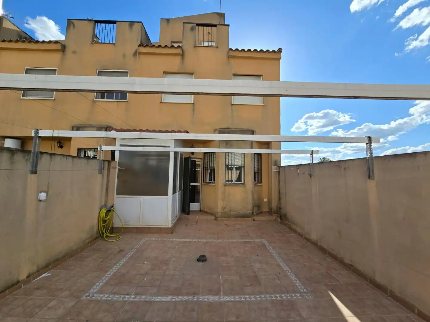 Außenansicht von Wohnungen zum Verkauf in Santa Fe