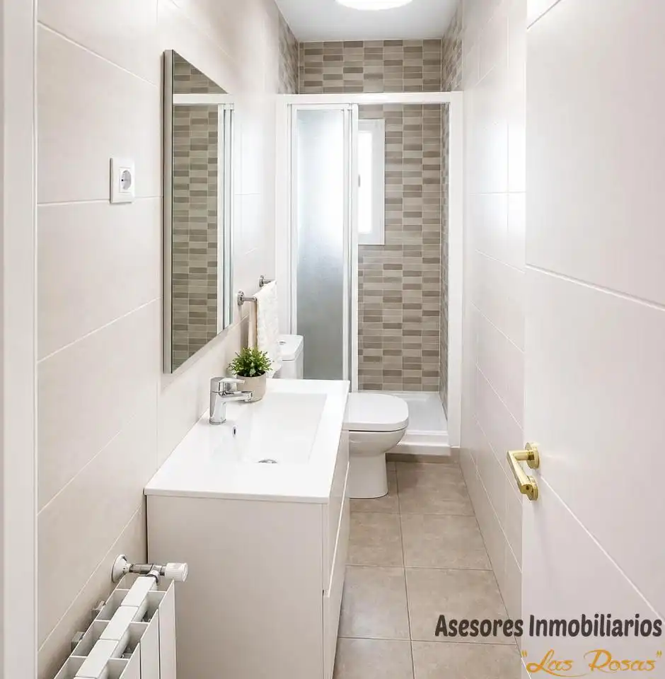Bathroom of Flat for sale in Madrid  with Air Conditioner, Heating and Terrace