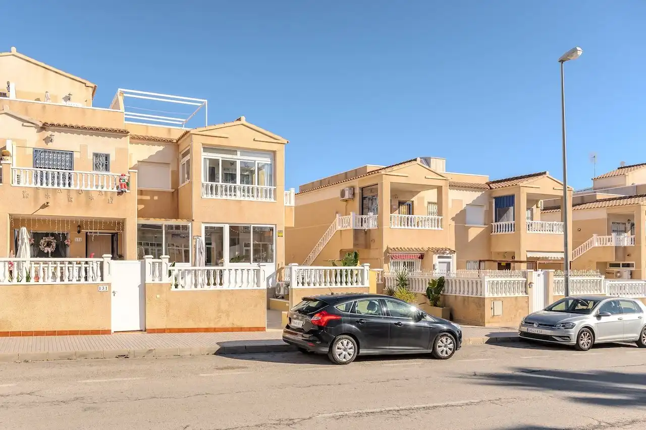 Vista exterior de Piso en venta en Orihuela con Aire acondicionado, Jardín privado y Terraza