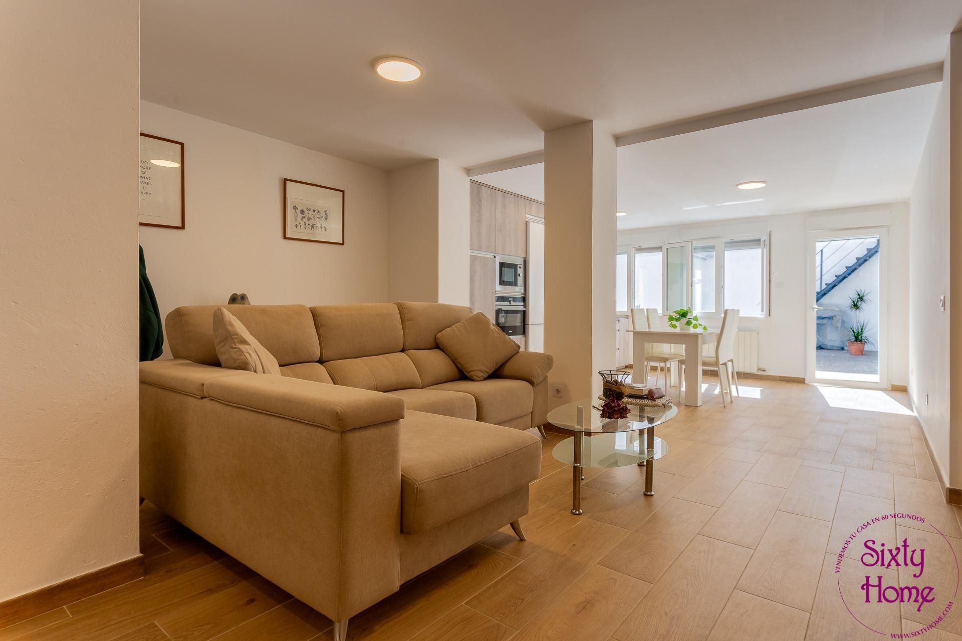 Sala d'estar de Casa o xalet en venda en  Zaragoza Capital amb Calefacció, Jardí privat i Traster