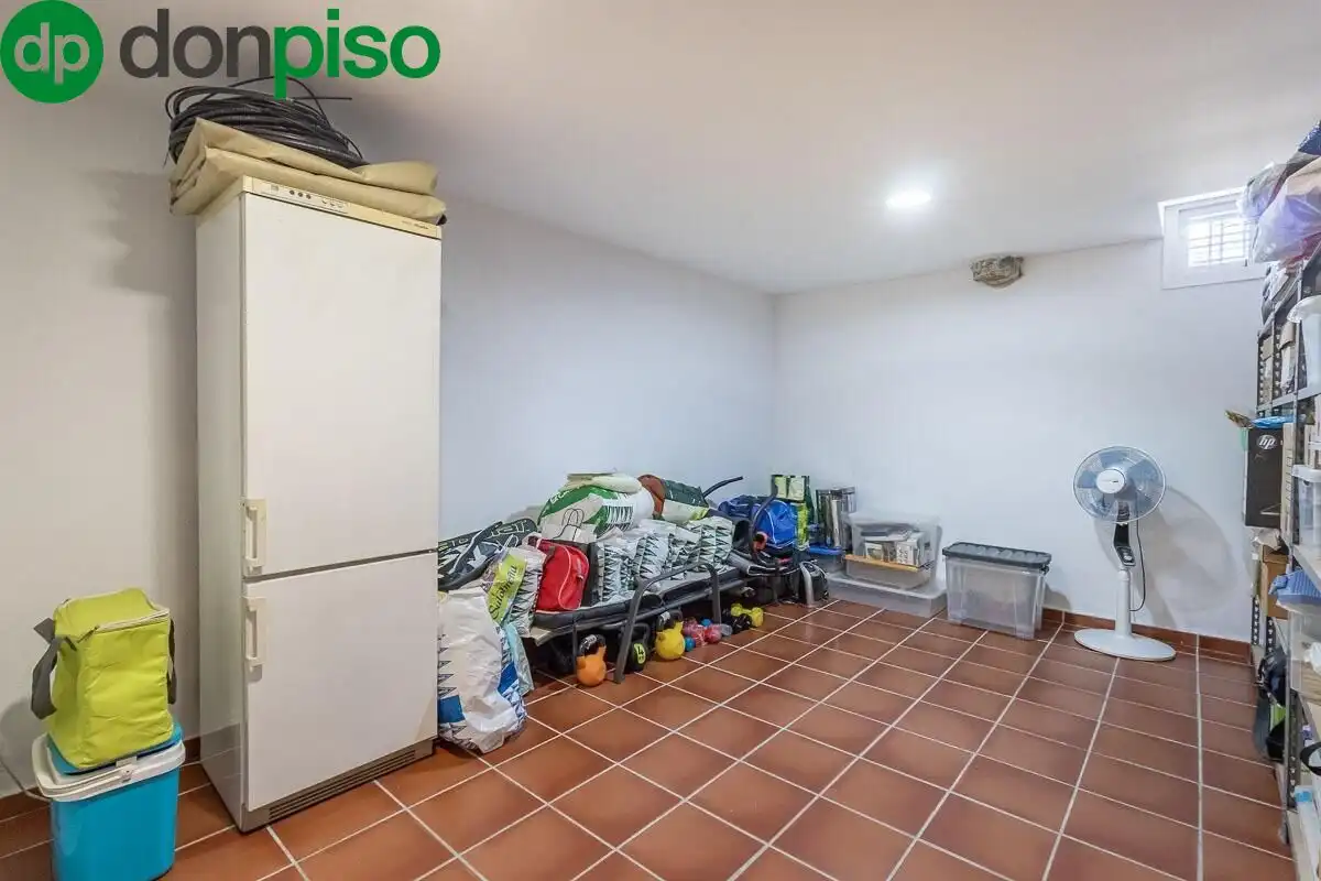 Casa adosada en venta en Granada con Calefacción, Jardín privado y Terraza