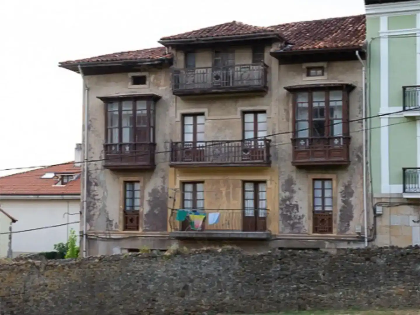 Vista exterior de Casa adosada en venda en Limpias amb Balcó