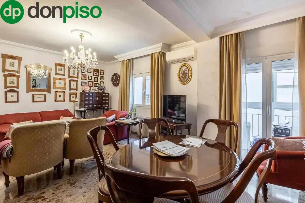 Apartament amb terrassa en venda a Calle ANGEL BARRIOS 1