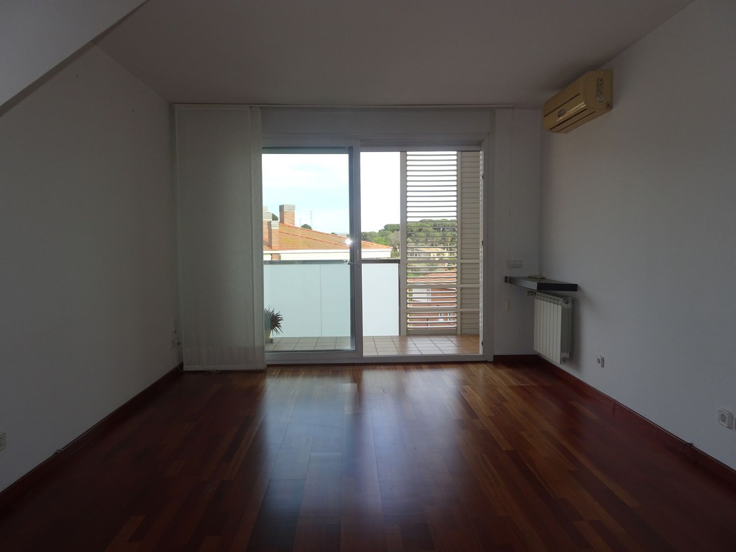 Sala d'estar de Pis en venda en Tiana amb Aire condicionat, Calefacció i Parquet