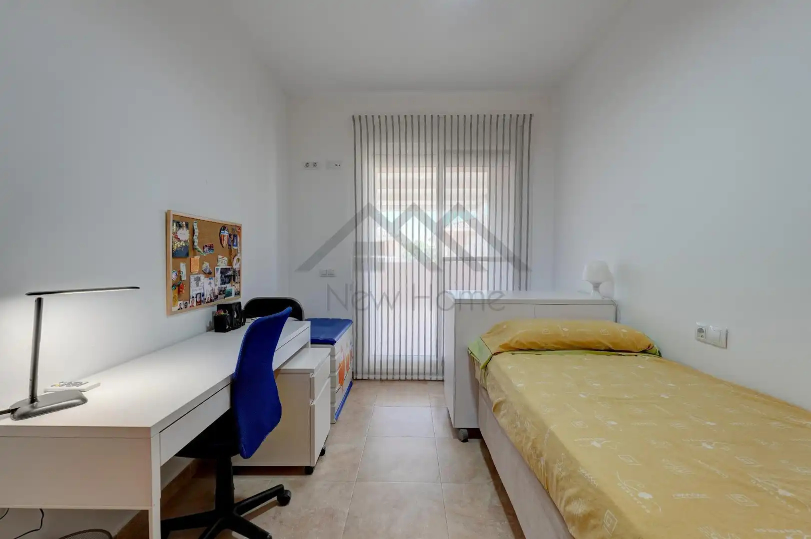 Dormitori de Casa adosada en venda en La Pobla de Vallbona amb Aire condicionat, Calefacció i Jardí privat