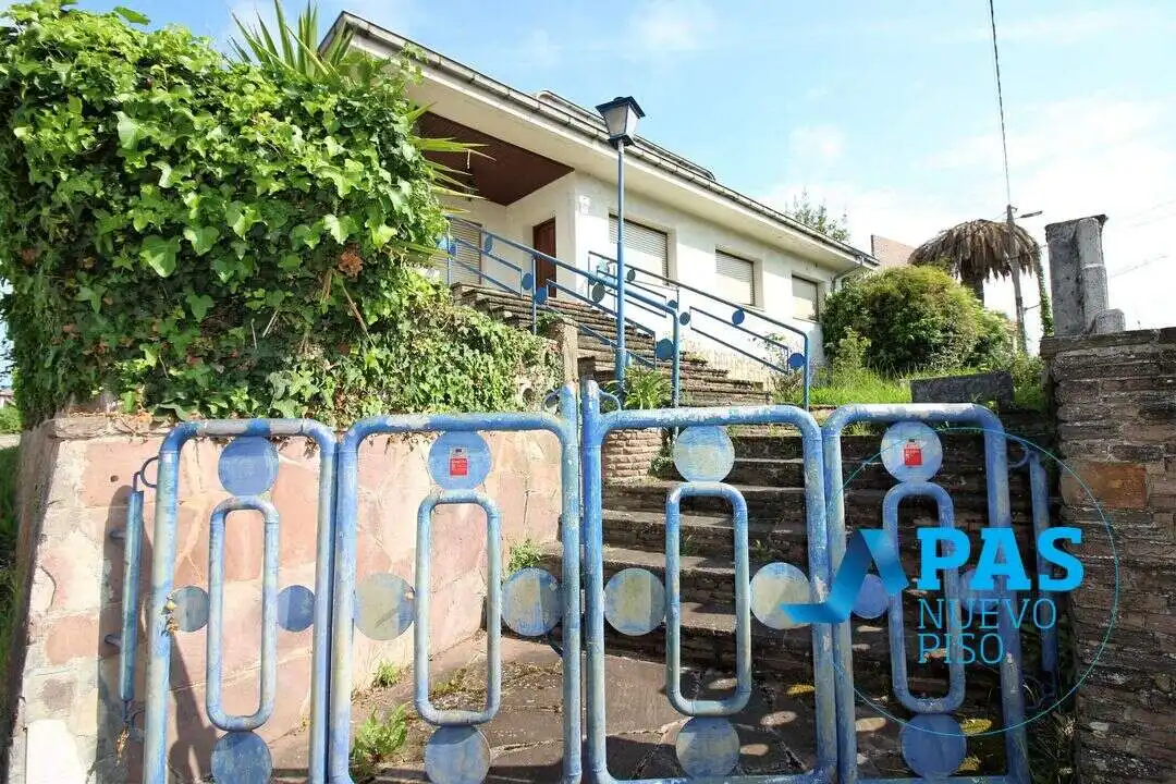 Vista exterior de Casa o xalet en venda en Santander amb Calefacció, Jardí privat i Traster