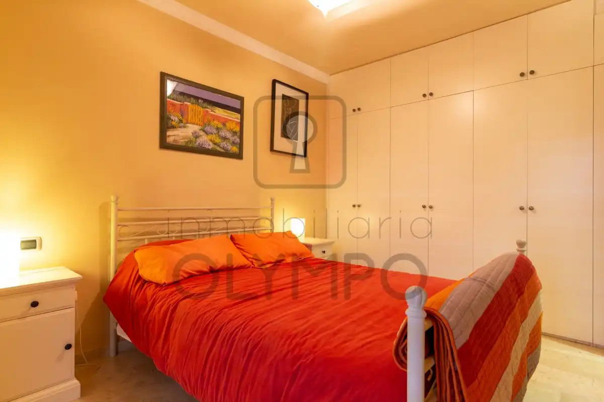 Schlafzimmer von Dachboden zur Miete in Santa Cruz de Tenerife mit Klimaanlage, Terrasse und Abstellraum