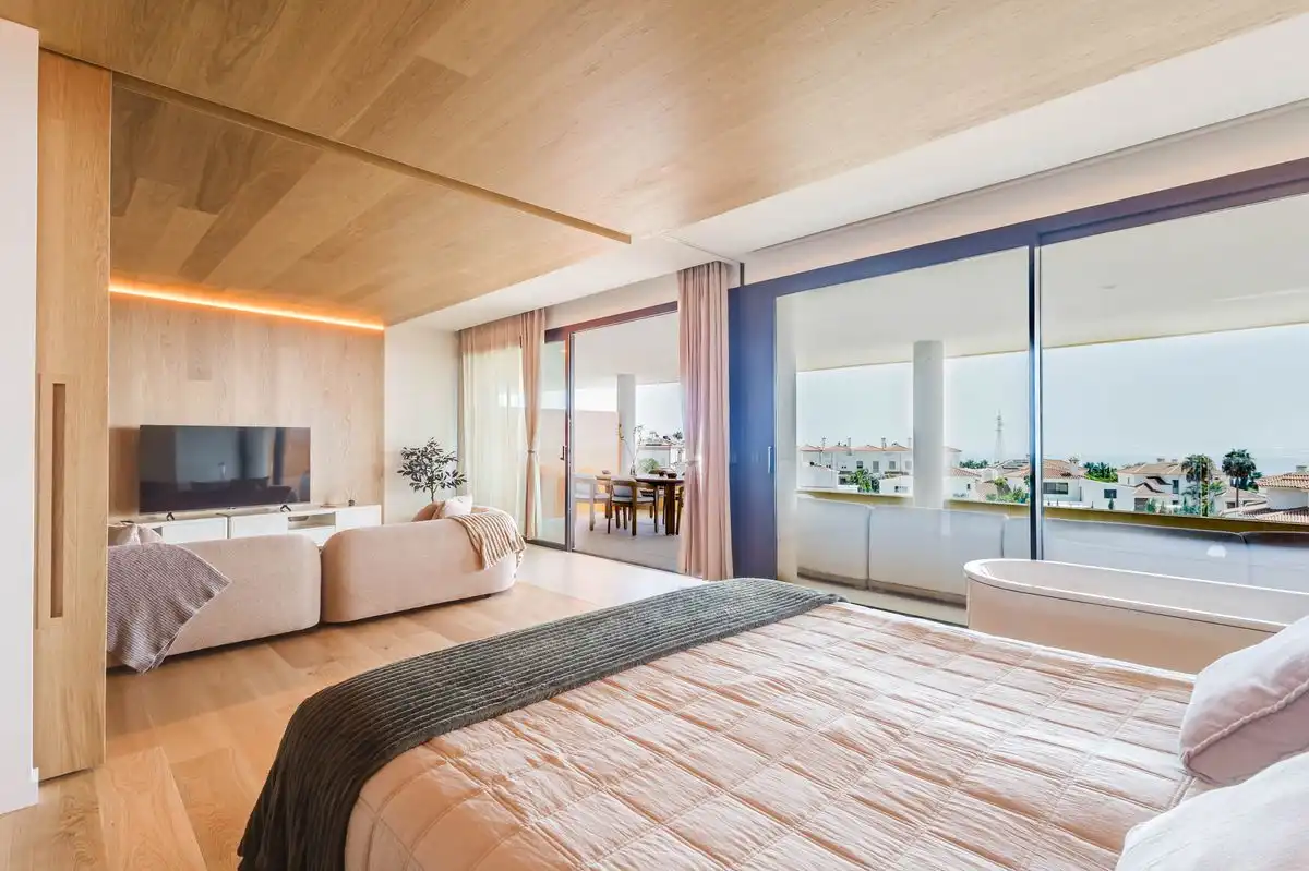 Bedroom of Flat for sale in Fuengirola  with Air Conditioner, Heating and Terrace