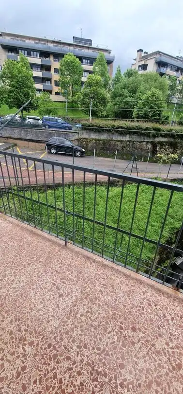 Vista exterior de Piso en venta en Errenteria con Calefacción, Amueblado y Balcón
