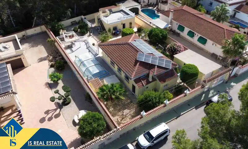 Villa avec piscine à vendre à El Pinar de Campoverde