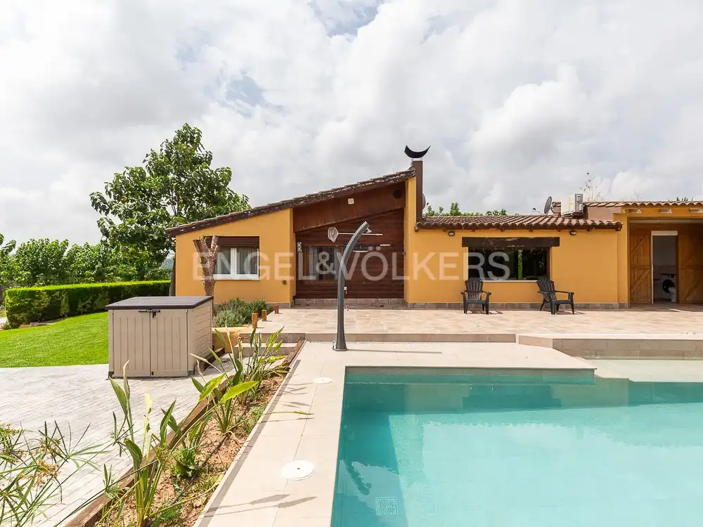 Vista exterior de Casa o chalet de alquiler en Torrent con Aire acondicionado, Calefacción y Jardín privado