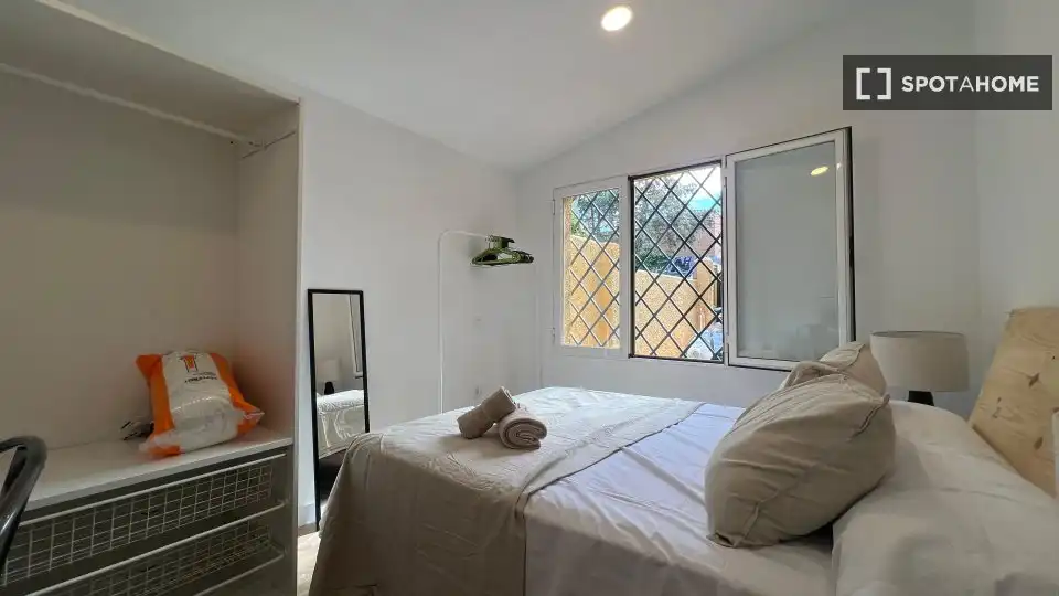 Bedroom of Flat for rent in Madrid  with Air Conditioner, Heating and Furnished