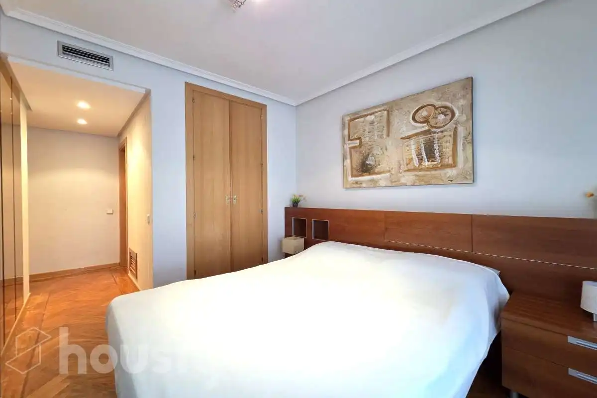 Bedroom of Flat for rent in Madrid  with Air Conditioner, Heating and Parquet flooring