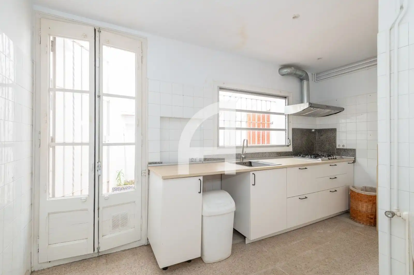 Küche von Einfamilien-Reihenhaus zum Verkauf in La Bisbal d'Empordà mit Terrasse