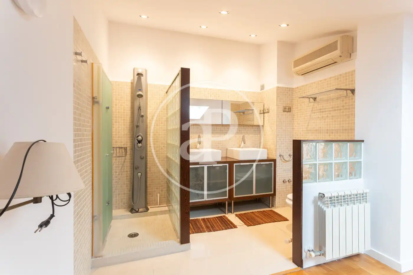 Baño de Piso de alquiler en Rubí con Aire acondicionado, Calefacción y Jardín privado