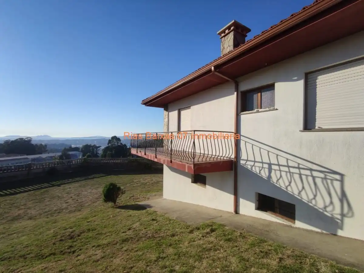 Vista exterior de Casa o chalet en venta en Vigo  con Calefacción, Jardín privado y Parquet