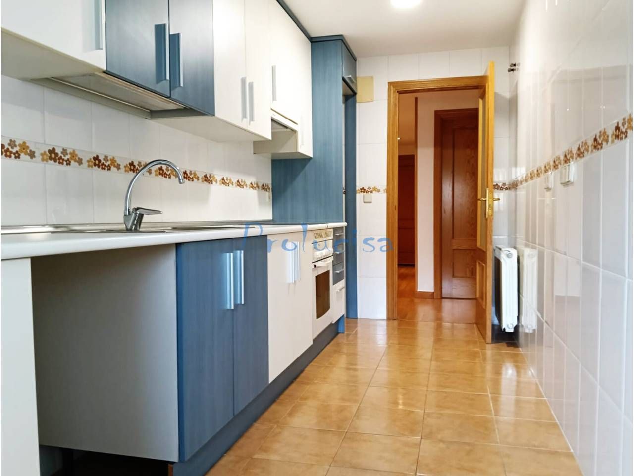 Kitchen of Flat for sale in Fuenlabrada  with Air Conditioner, Heating and Alarm