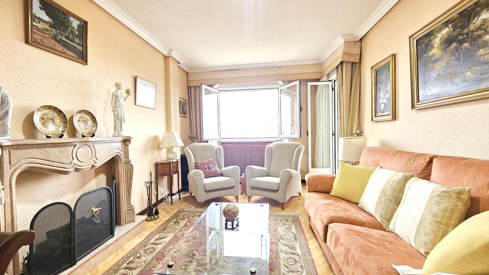 Living room of Flat for sale in Salamanca Capital  with Heating, Parquet flooring and Terrace
