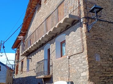House with balcony for sale in Carrer Llessui Poble