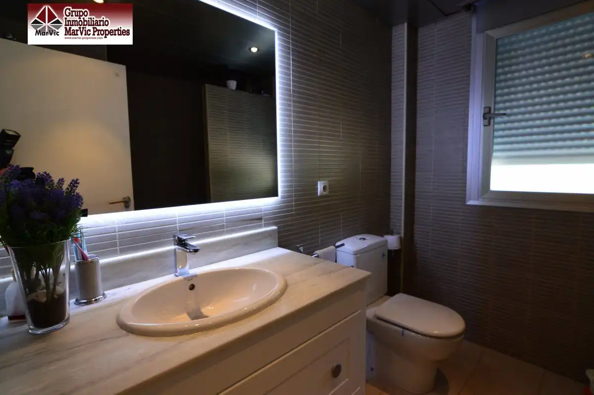 Badezimmer von Erdgeschoss zum Verkauf in Altea mit Privatgarten, Möbliert und Gemeinschaftspool