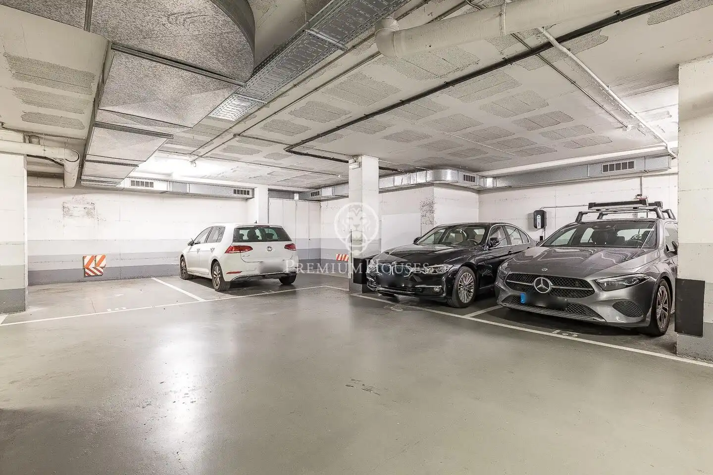 Parking of Flat for sale in Esplugues de Llobregat  with Air Conditioner, Heating and Private garden