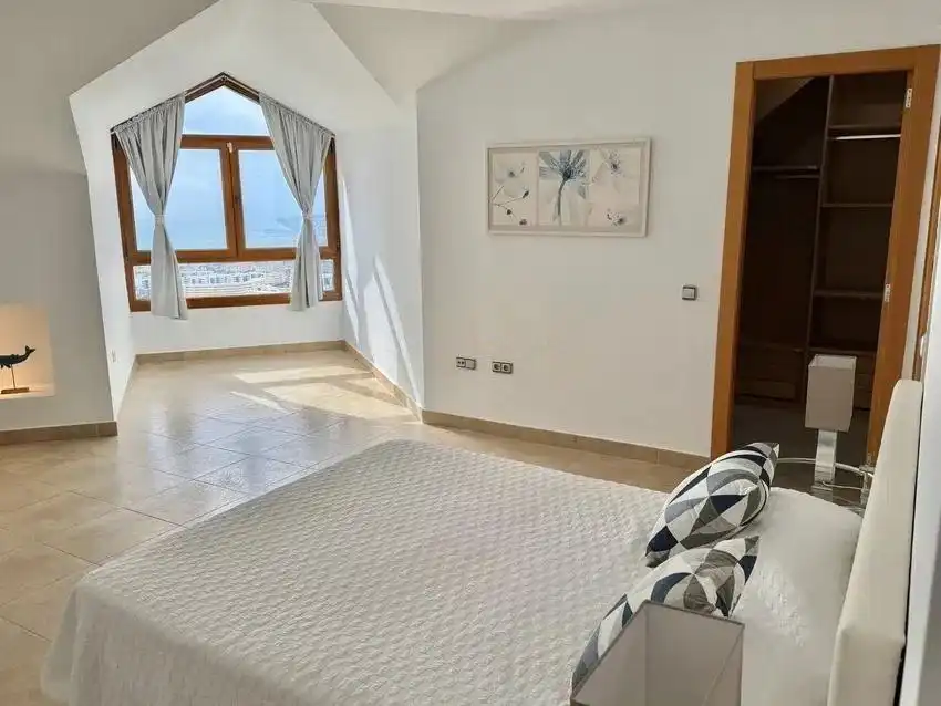 Schlafzimmer von Maisonette zum Verkauf in Fuengirola mit Klimaanlage, Privatgarten und Terrasse