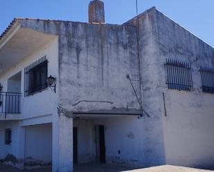 Vista exterior de Casa o xalet en venda en Talavera de la Reina amb Jardí privat i Terrassa