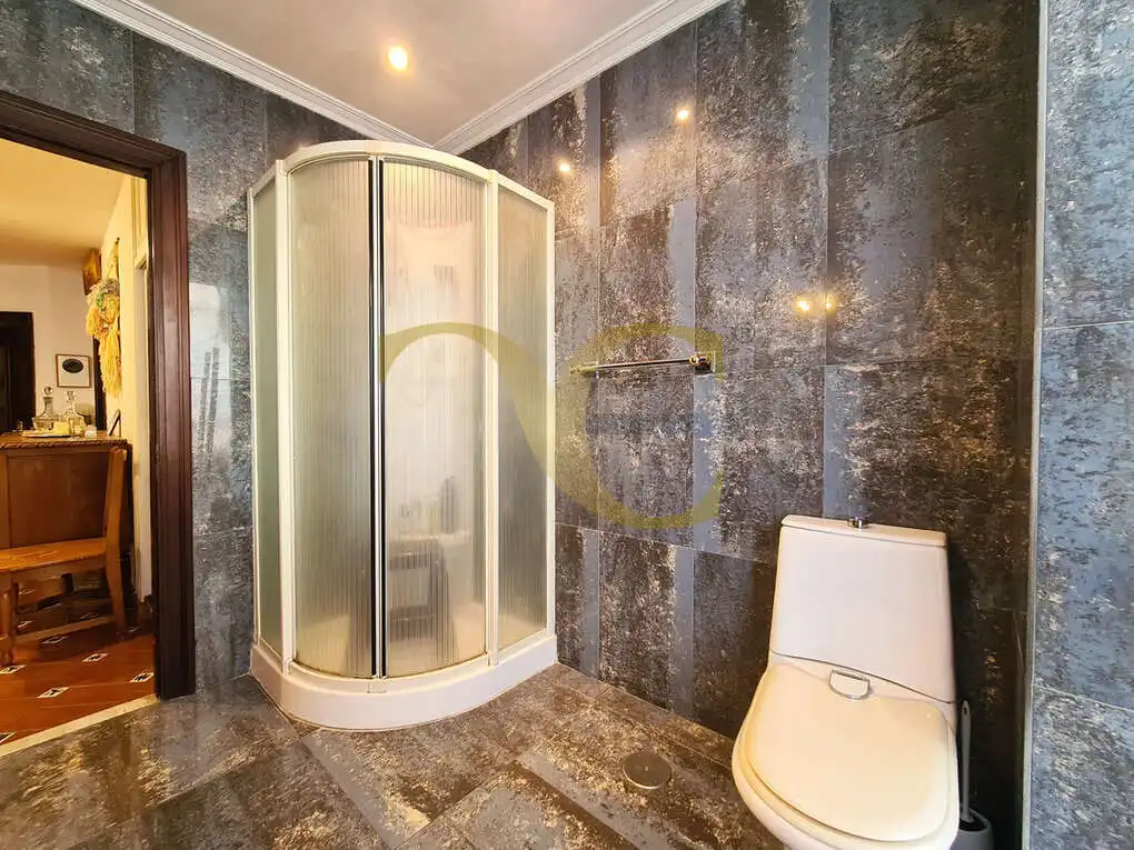 Bathroom of Flat for sale in Gijón   with Heating and Terrace