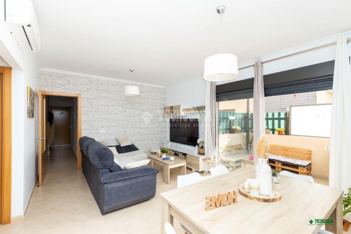 Sala d'estar de Pis en venda en  Almería Capital amb Aire condicionat i Terrassa