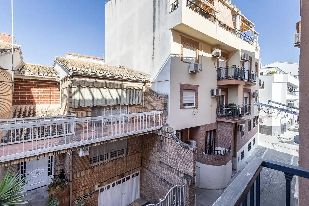 Vista exterior de Piso en venta en Maracena