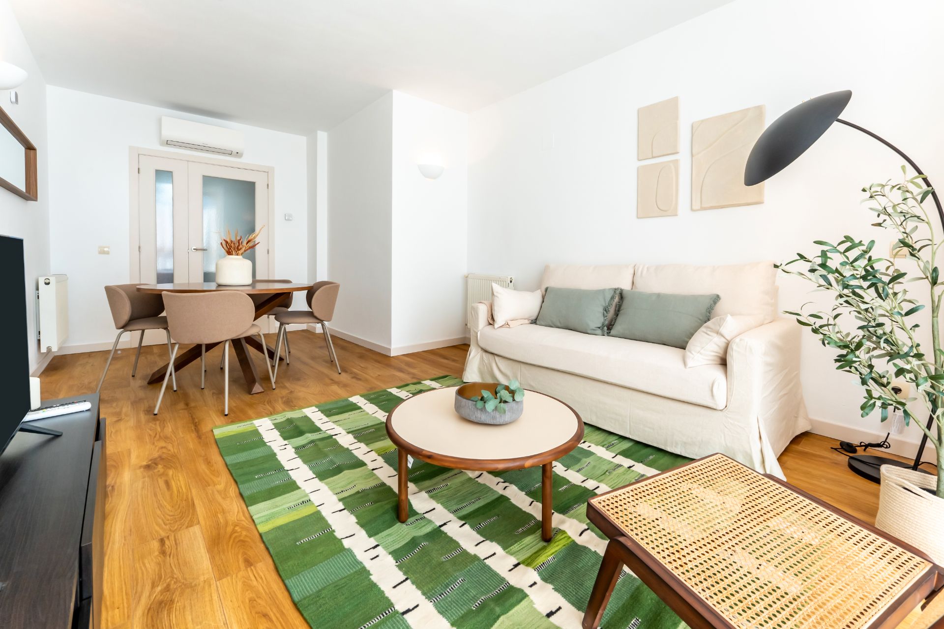 Sala d'estar de Pis de lloguer en  Madrid Capital amb Aire condicionat, Calefacció i Parquet