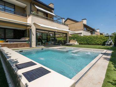 Villa avec balcon à vendre à Calle PICO DE LA MIEL
