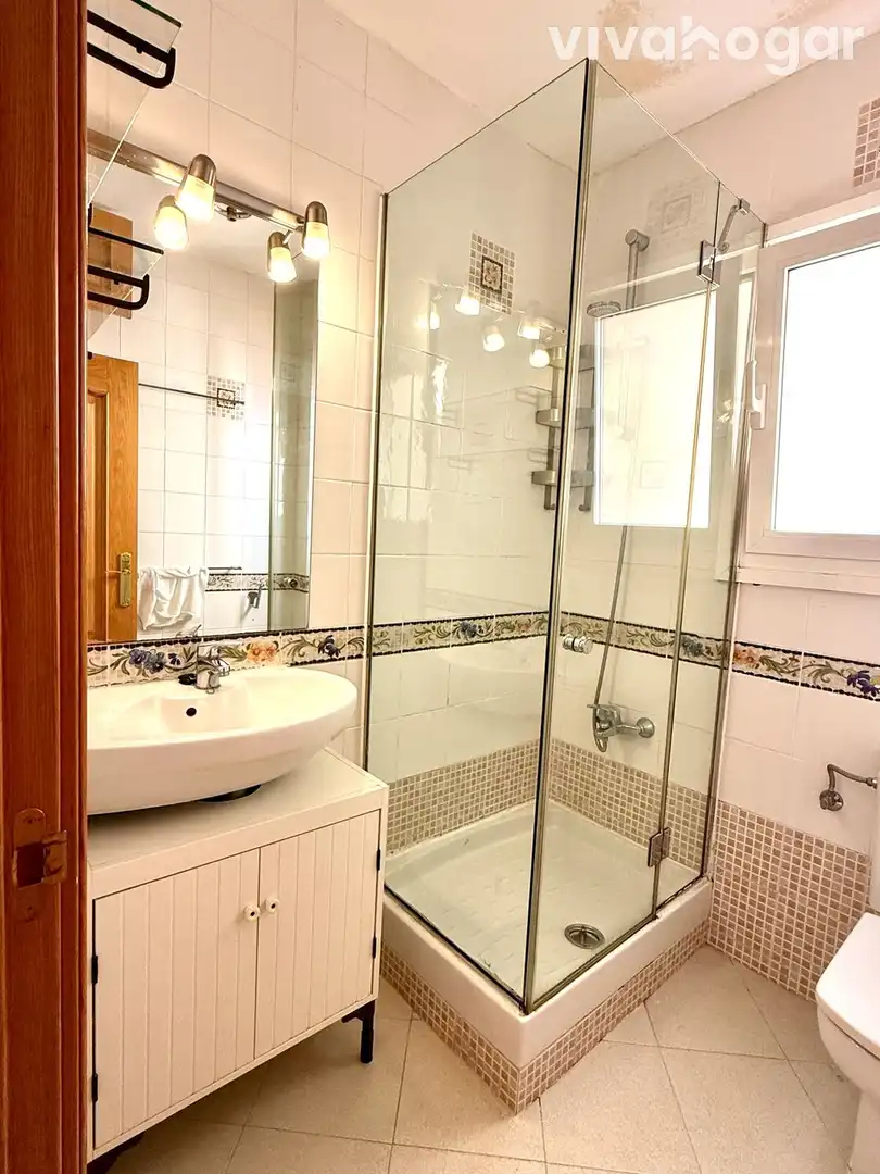 Bathroom of Flat for rent in Madrid