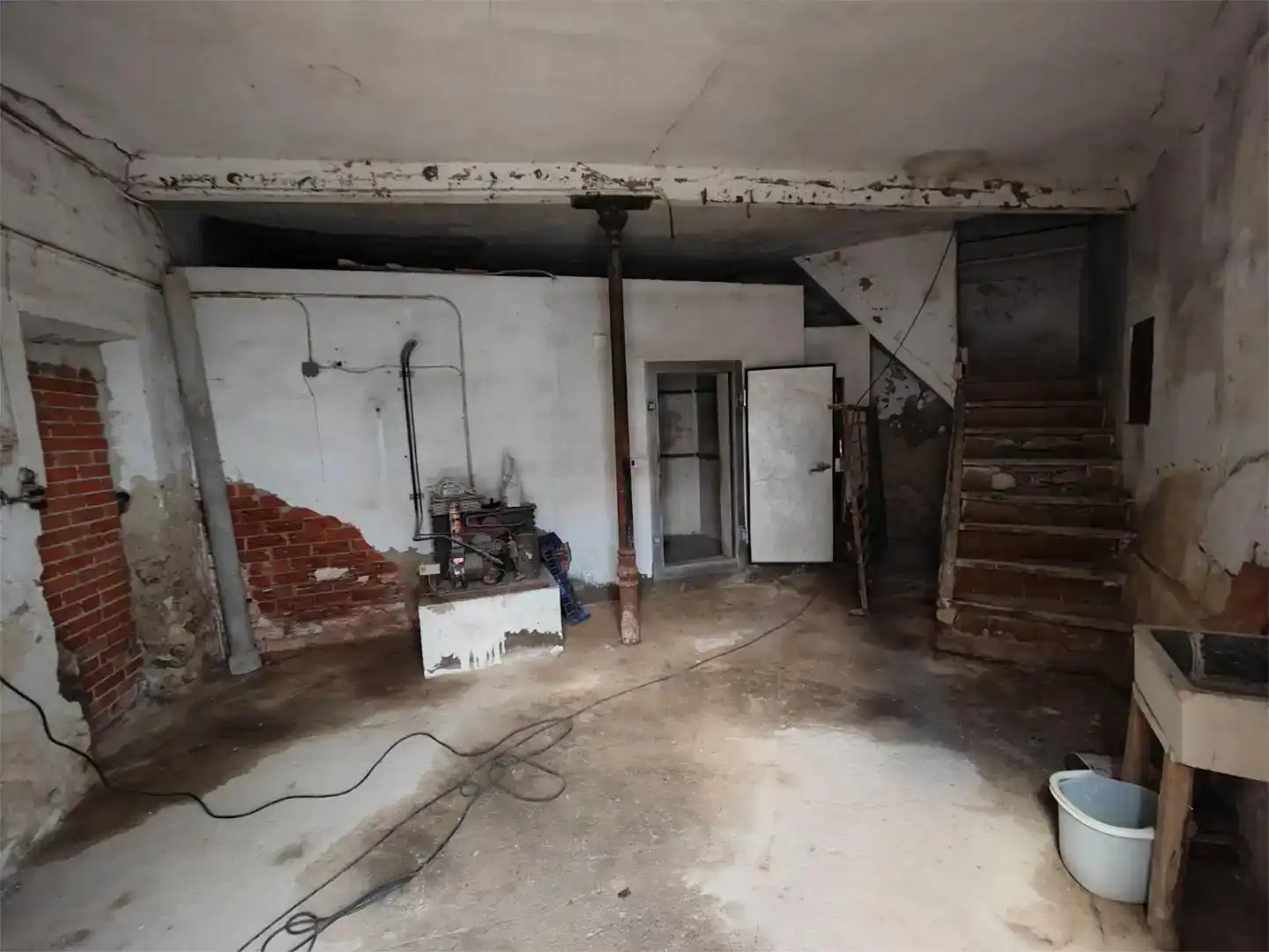 Casa adosada en venda en Torres de la Alameda amb Balcó