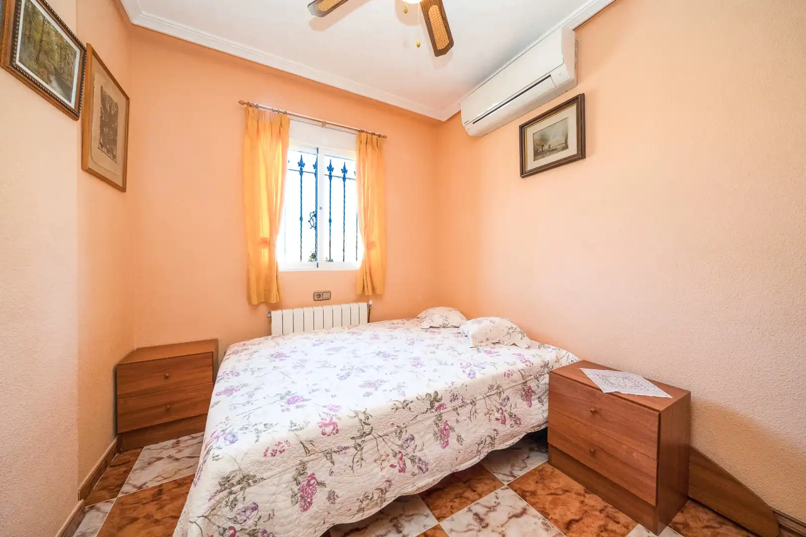 Dormitori de Casa o xalet en venda en Orihuela amb Aire condicionat, Terrassa i Piscina